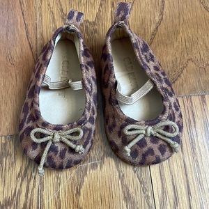 Baby girl size 3-6 months (1) leopard print flats